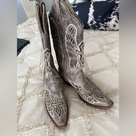 Corral Women’s Sequin Cross and Wings Inlay Western Boots - Picture 8 of 12